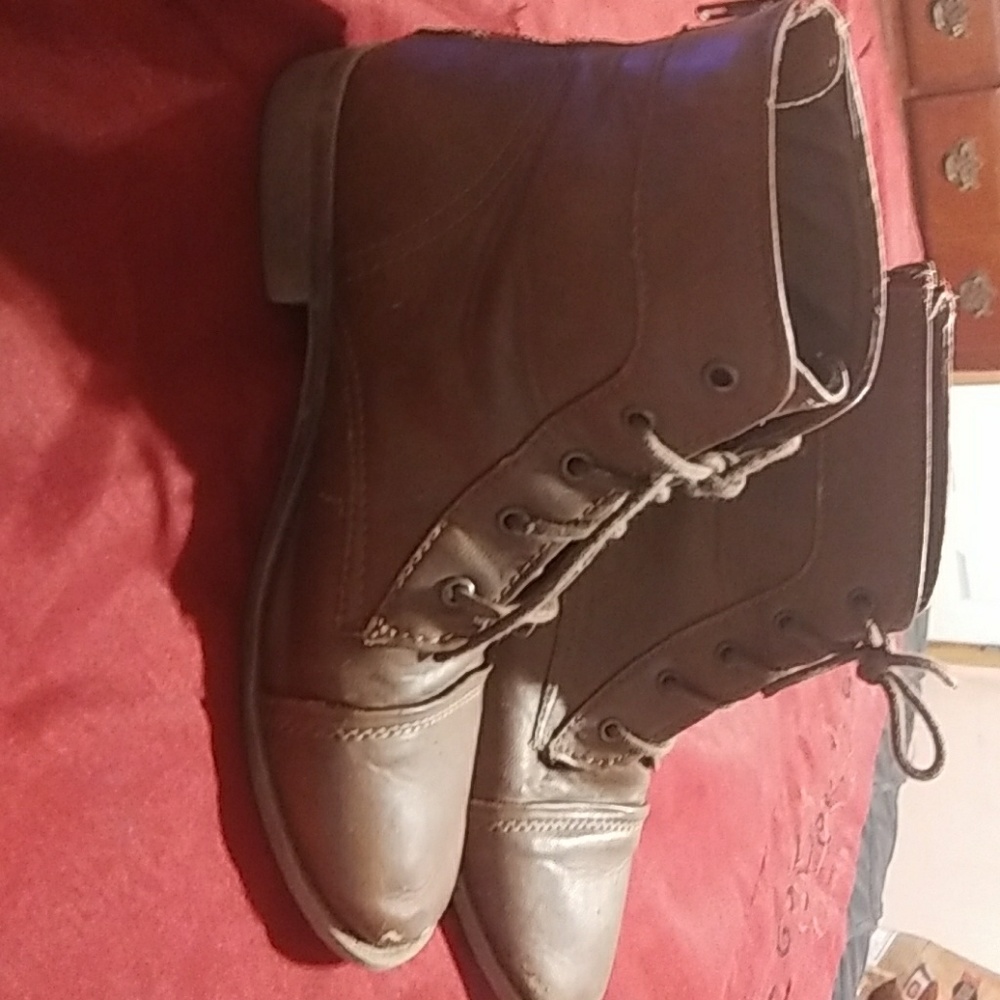 Size 7 1/2 Candies brown boots